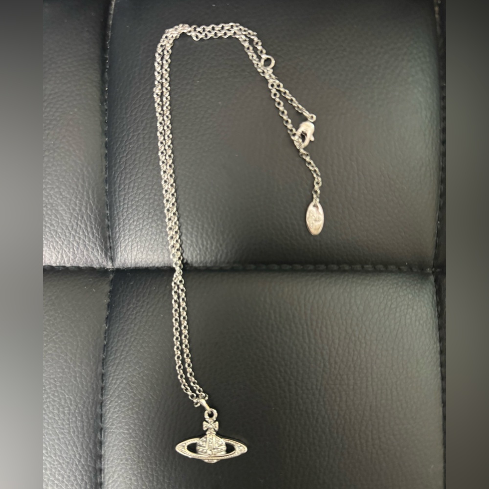 Vivienne Westwood  Bas Relief Silver-Tone Necklace - NEW- FULL INCLUSION - Picture 2 of 10